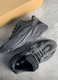 Кроссовки Adidas Yeezy 700 V2 Vanta Black живое фото 2