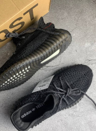 Кроссовки Adidas Yeezy Boost 350 V2 Black живое фото 2